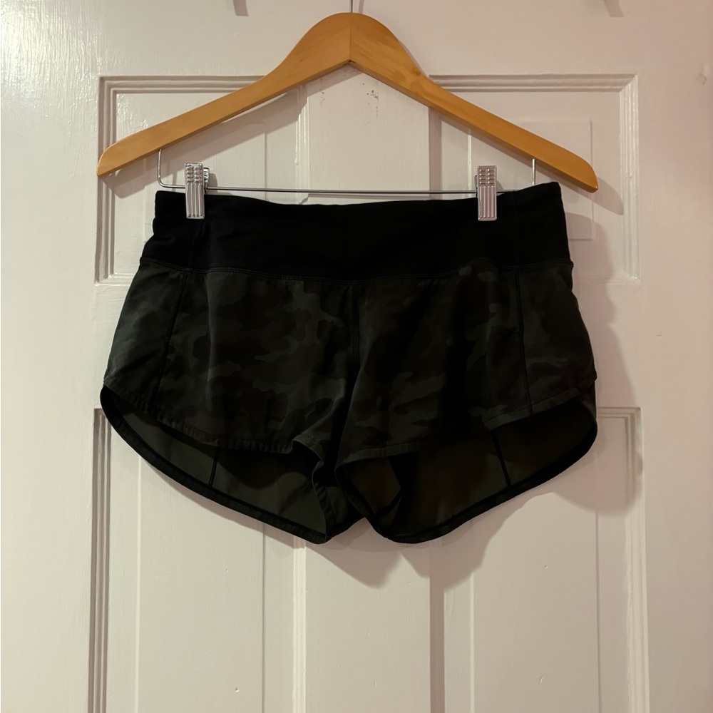 Lululemon cargo design athletic shorts